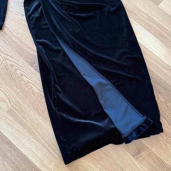 Banana Republic Knotted Black Velvet Dress - Picture 4 of 8